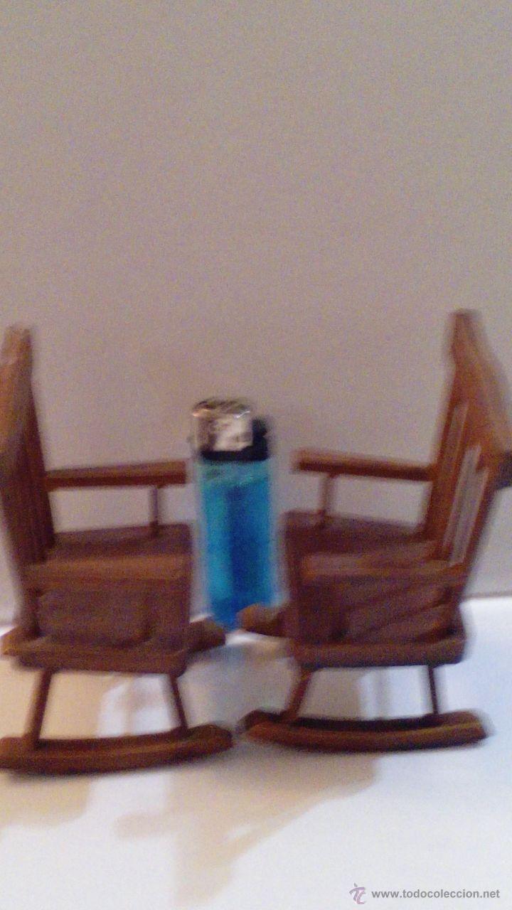 Casas de mu&ntilde;ecas: MECEDORAS DE MADERA - Foto 2