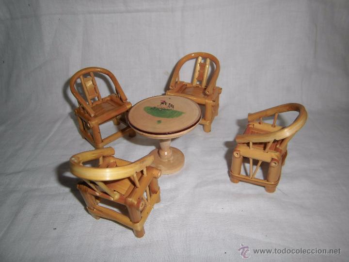 Casas de mu&ntilde;ecas: MESA Y CUATRO SILLAS DE MADERA - Foto 1