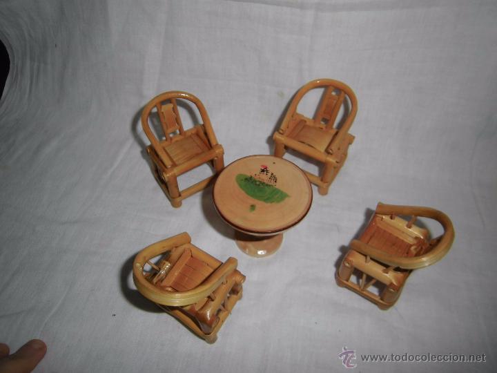 Casas de mu&ntilde;ecas: MESA Y CUATRO SILLAS DE MADERA - Foto 2