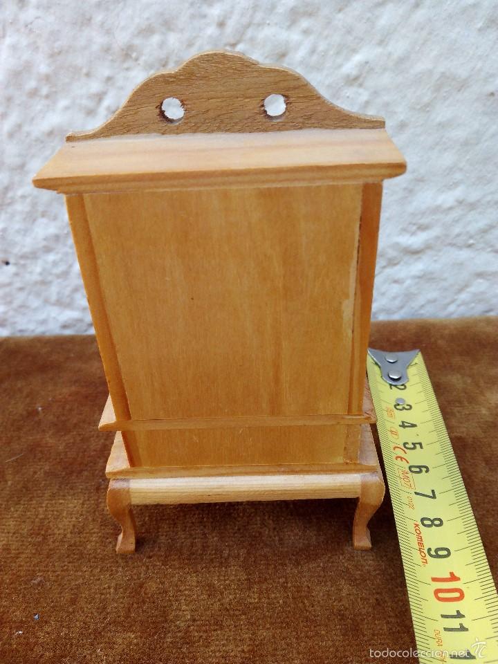 Casas de mu&ntilde;ecas: Mueble de madera miniatura para casa de mu&ntilde;ecas - Foto 2