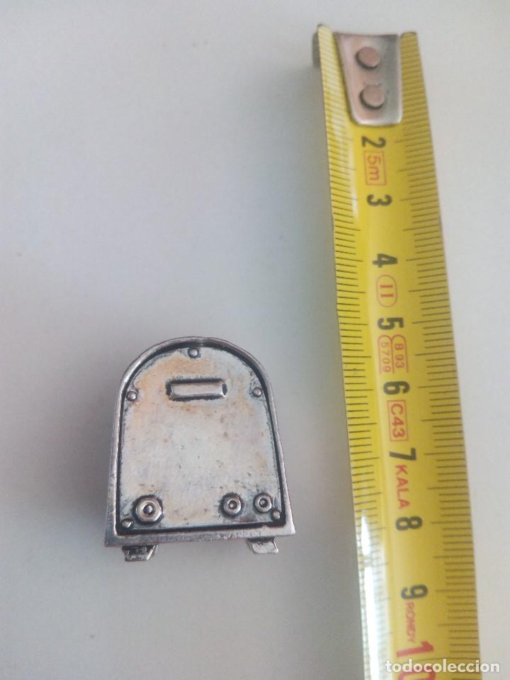 Casas de mu&ntilde;ecas: Radio de metal miniatura - Foto 2