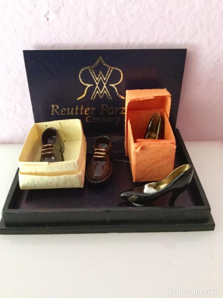 Casas de mu&ntilde;ecas: Miniatura. 2 cajas con zapatos. &ldquo;Reutter&rdquo; - Foto 1