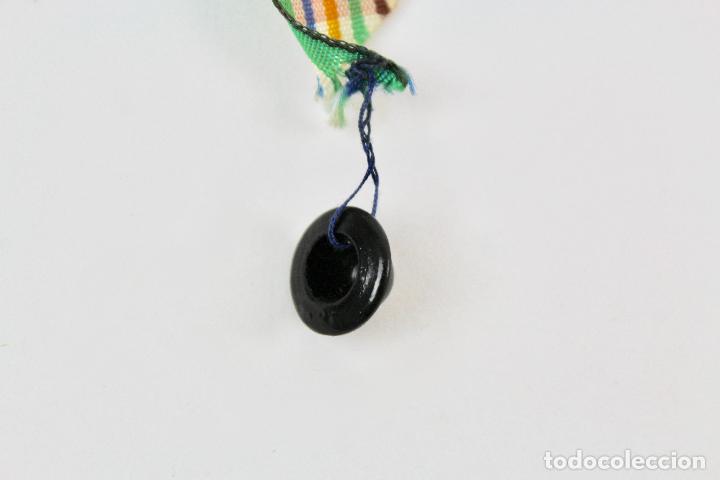 Casas de mu&ntilde;ecas: SOMBRERO MINIATURA DE MADERA. - Foto 2