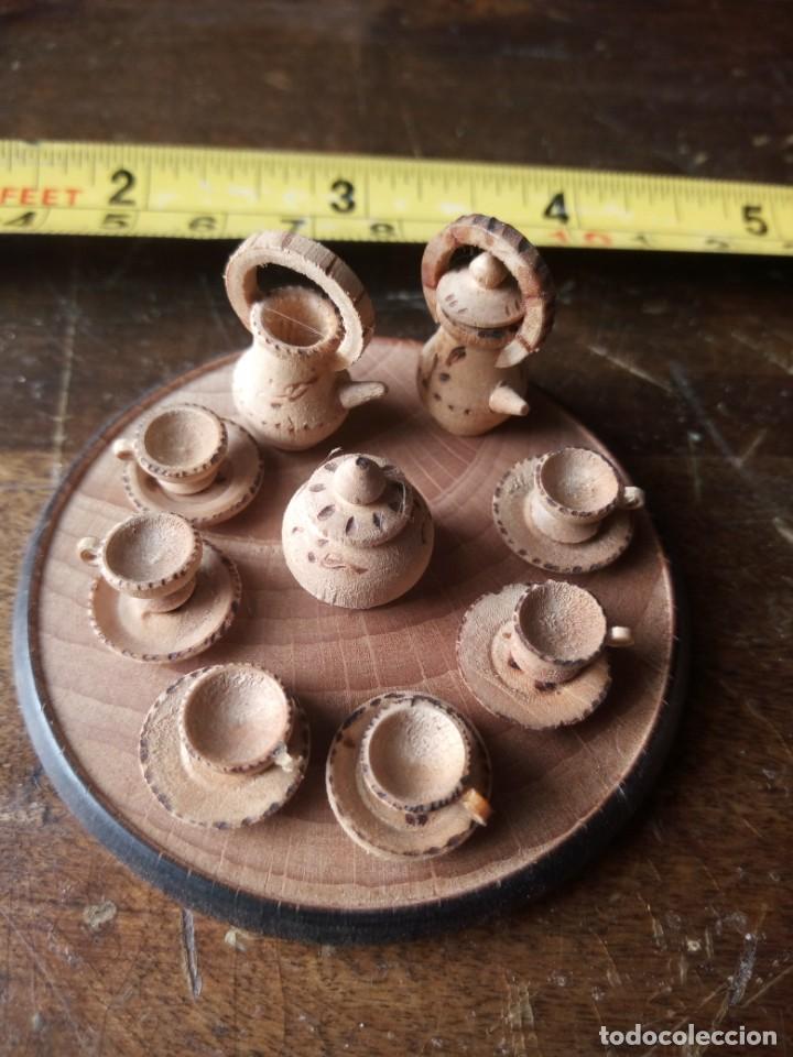Casas de mu&ntilde;ecas: Juego de caf&eacute; / te, de madera en miniatura. - Foto 1