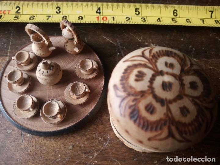 Casas de mu&ntilde;ecas: Juego de caf&eacute; / te, de madera en miniatura. - Foto 4