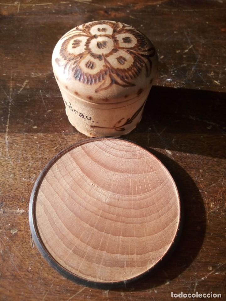 Casas de mu&ntilde;ecas: Juego de caf&eacute; / te, de madera en miniatura. - Foto 6