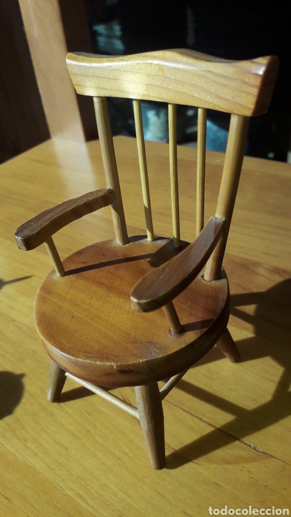 Casas de mu&ntilde;ecas: Silla antigua de mu&ntilde;eca - Foto 1