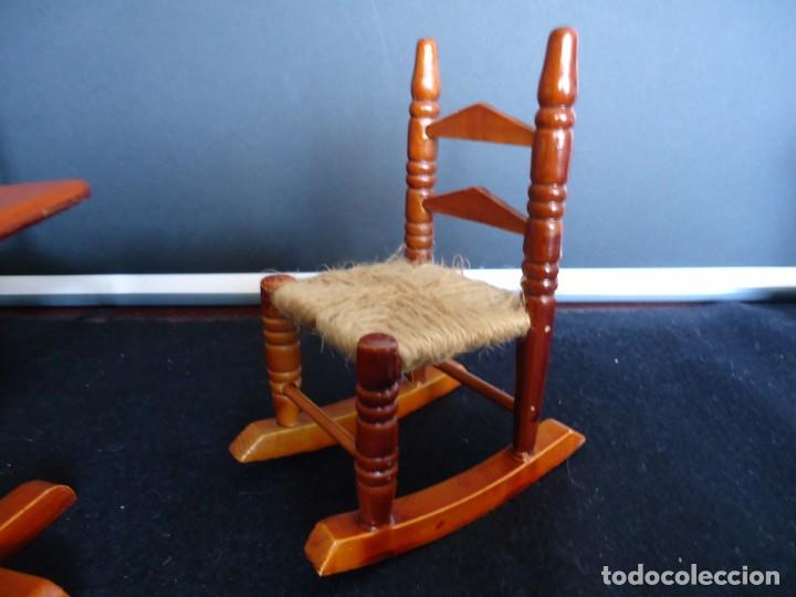 Casas de mu&ntilde;ecas: CONJUNTO DE DOS MECEDORAS CON MESITA - Foto 2