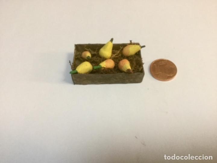 Casas de mu&ntilde;ecas: Miniatura caja con peras. - Foto 1