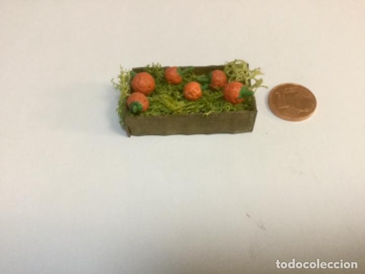 Casas de mu&ntilde;ecas: Miniatura caja con naranjas. - Foto 1