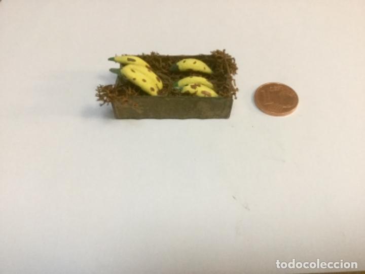 Casas de mu&ntilde;ecas: Miniatura caja con pl&aacute;tanos. - Foto 1