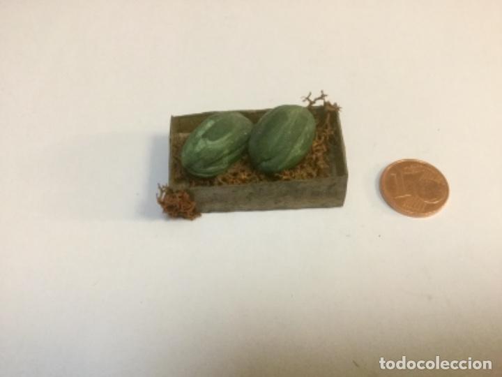 Casas de mu&ntilde;ecas: Miniatura caja con melones. - Foto 1