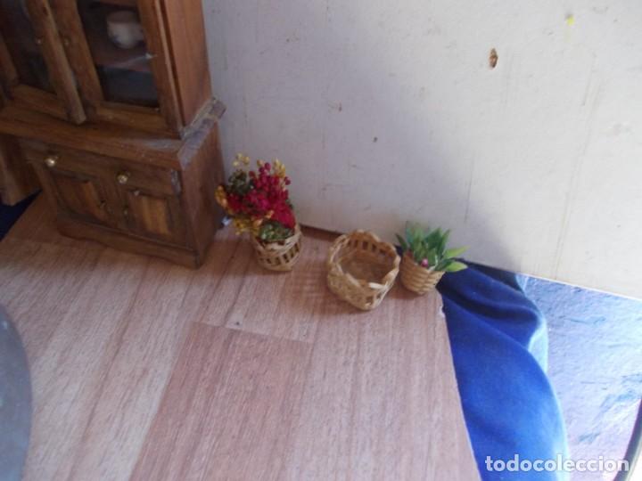 Casas de mu&ntilde;ecas: cesta y floreros de mimbre de casa de mu&ntilde;ecas-3 - Foto 1
