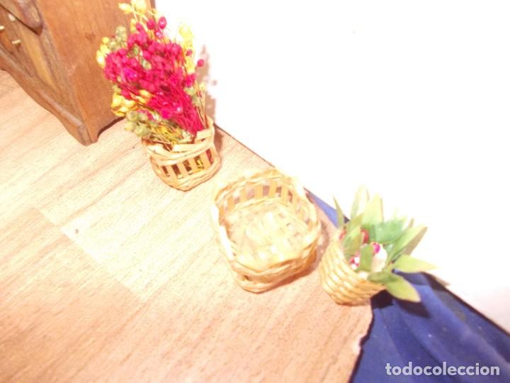 Casas de mu&ntilde;ecas: cesta y floreros de mimbre de casa de mu&ntilde;ecas-3 - Foto 3
