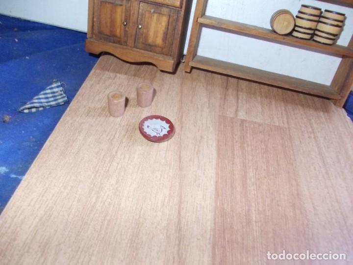 Casas de mu&ntilde;ecas: plato y dos vasos de madera-3 - Foto 2