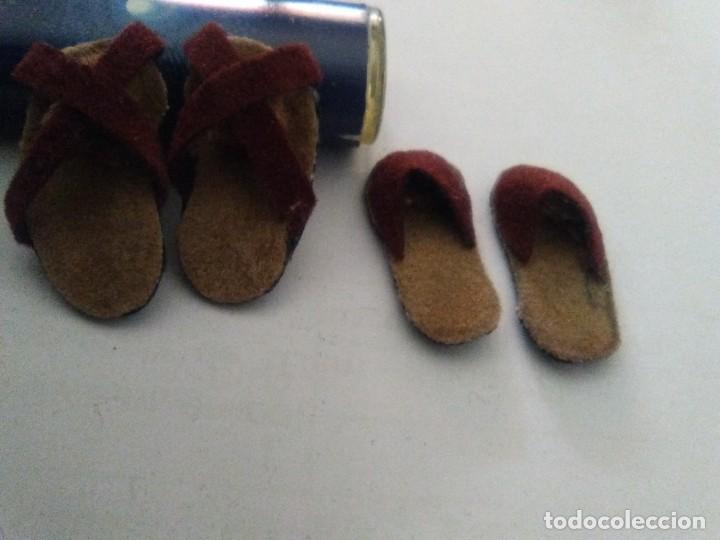 Casas de mu&ntilde;ecas: Zapatillas. Escala 1:12 - Foto 1