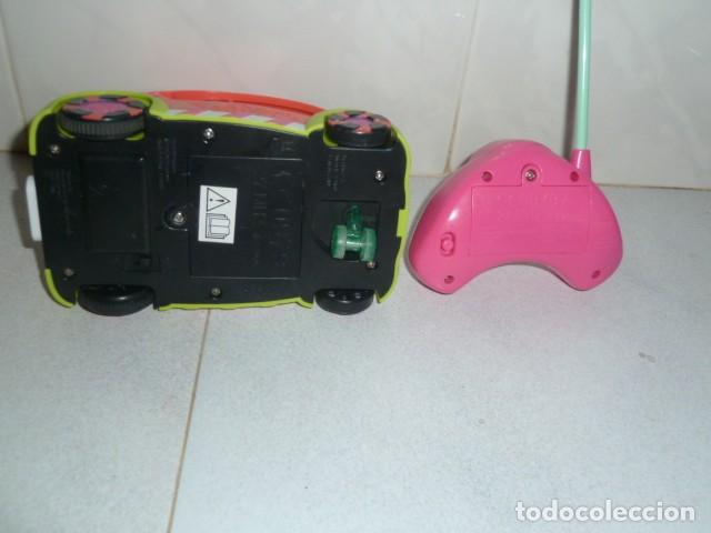 Casas de mu&ntilde;ecas: Coche RC Pet Shop. Hasbro 2011 - Foto 6