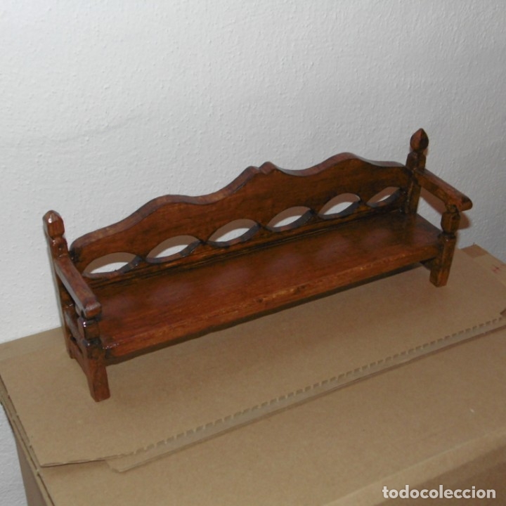 Casas de mu&ntilde;ecas: Esca&ntilde;o o banco de madera para mu&ntilde;ecas. - Foto 1