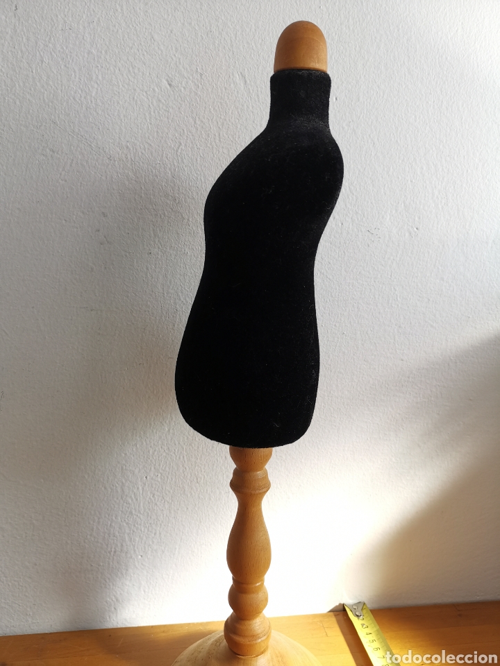 Casas de mu&ntilde;ecas: Maniqu&iacute; para ropa de mu&ntilde;ecas de madera. - Foto 2