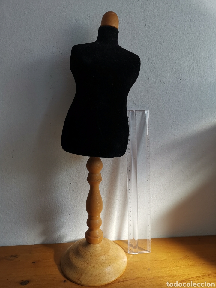 Casas de mu&ntilde;ecas: Maniqu&iacute; para ropa de mu&ntilde;ecas de madera. - Foto 5