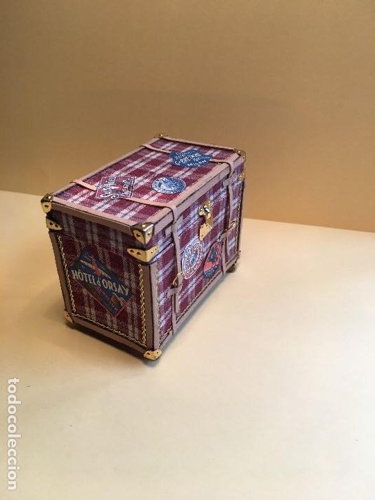 Casas de mu&ntilde;ecas: BAUL MINIATURA CON RUEDAS - Foto 4