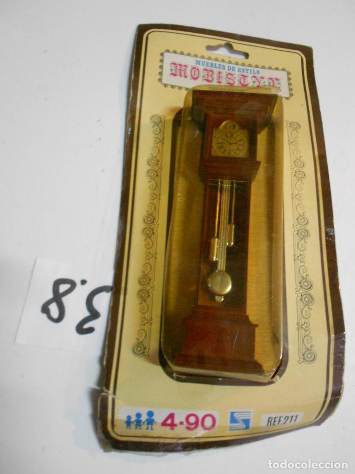 Casas de mu&ntilde;ecas: RELOJ DE PIE CON PENDULO PARA CASA DE MU&Ntilde;ECAS - Foto 1