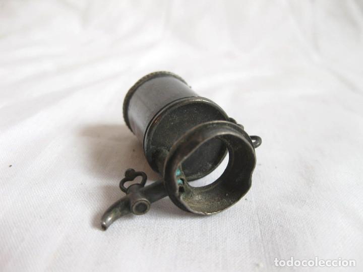 Casas de mu&ntilde;ecas: Cafetera o tetera en plata. Incompleta. - Foto 3