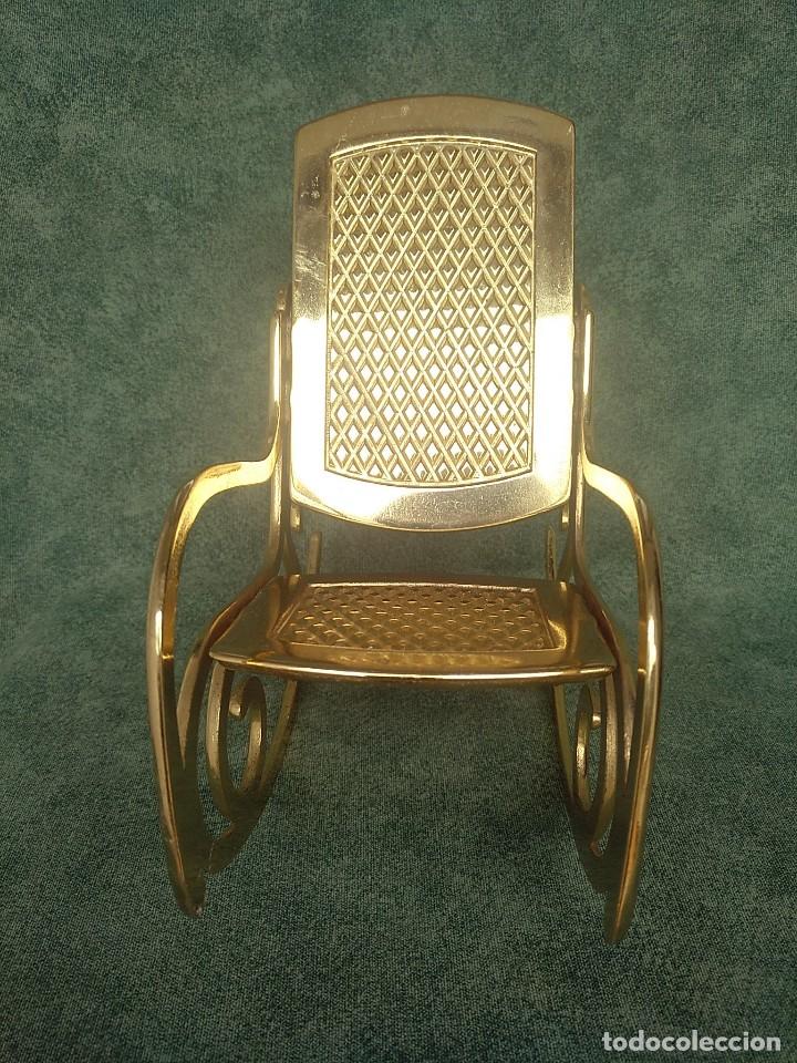 Casas de mu&ntilde;ecas: PEQUE&Ntilde;A MECEDORA DE BRONCE - Foto 2