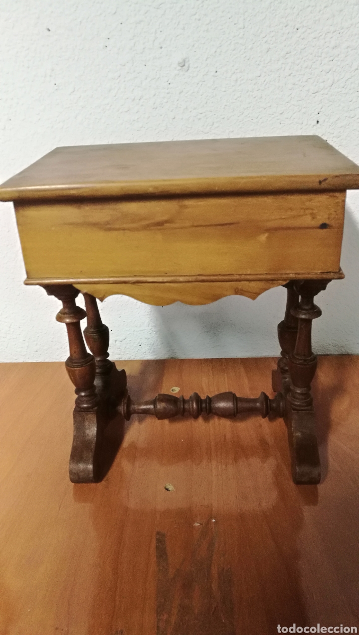 Casas de mu&ntilde;ecas: ANTIGUO COSTURERO DE MADERA - Foto 1
