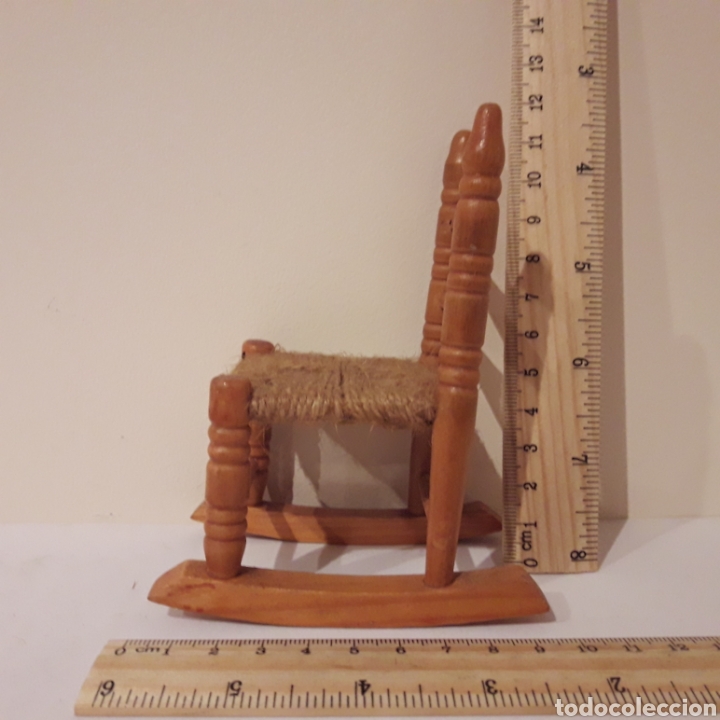 Casas de mu&ntilde;ecas: Mecedora de madera. Miniatura - Foto 2