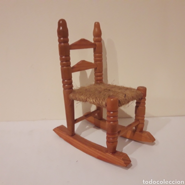 Casas de mu&ntilde;ecas: Mecedora de madera. Miniatura - Foto 4