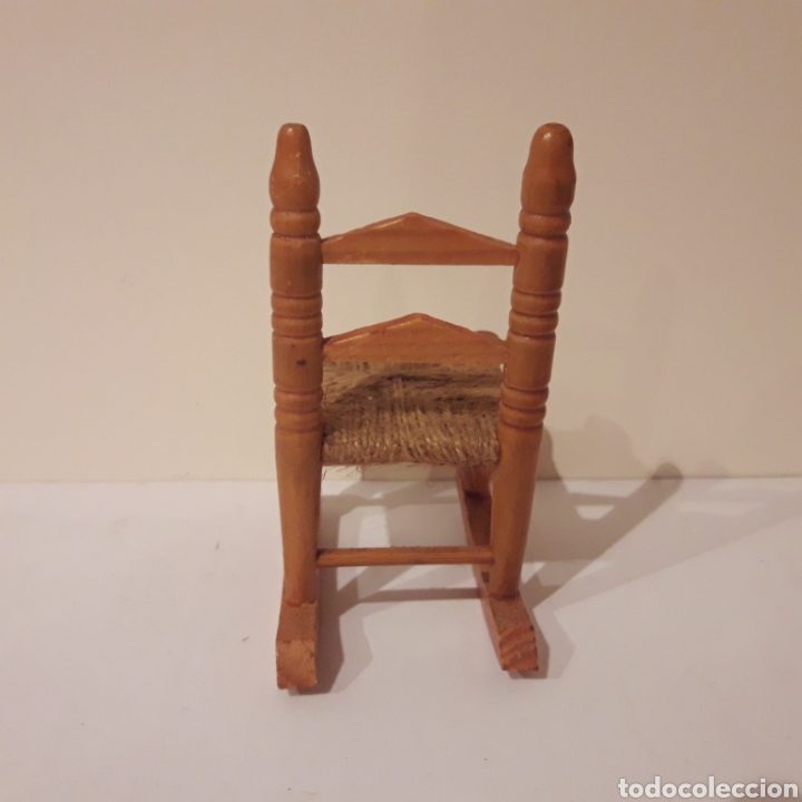 Casas de mu&ntilde;ecas: Mecedora de madera. Miniatura - Foto 5