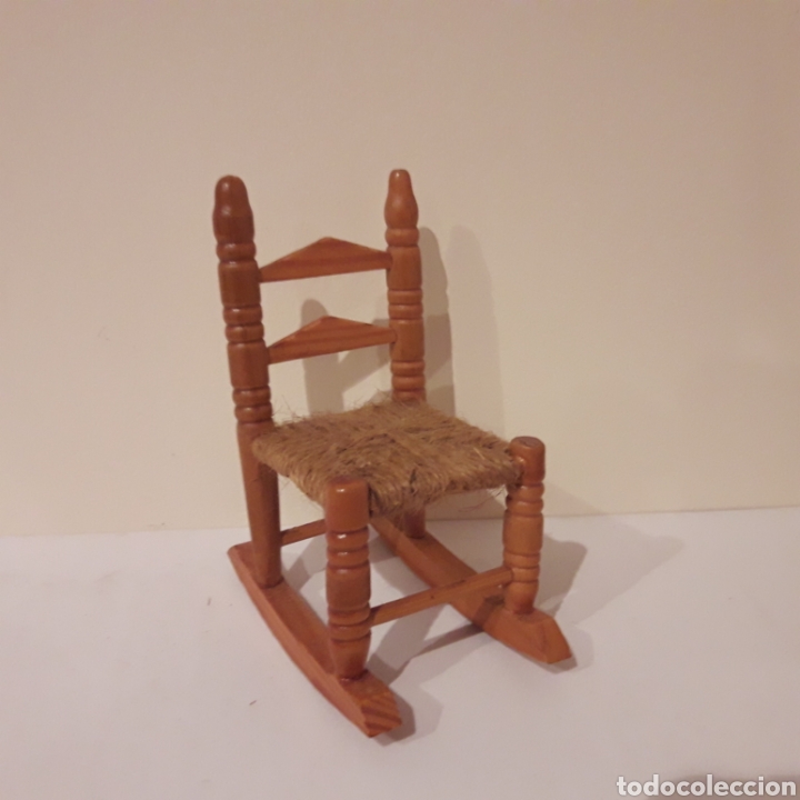 Casas de mu&ntilde;ecas: Mecedora de madera. Miniatura - Foto 6