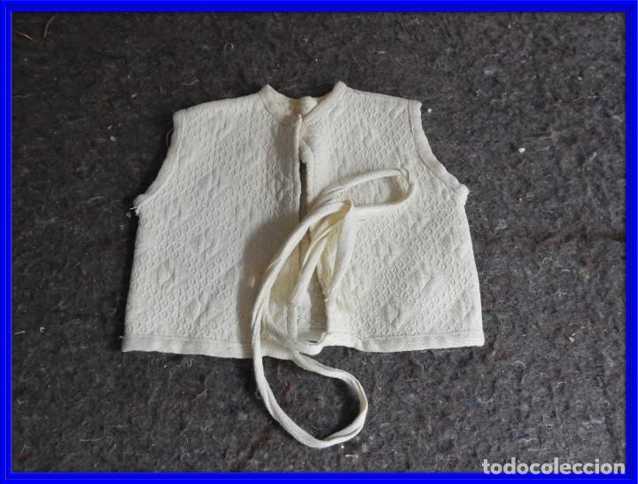 Casas de mu&ntilde;ecas: CHAQUETA O CHALECO ANTIGUO PARA MU&Ntilde;ECA - Foto 1