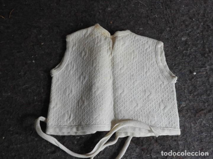 Casas de mu&ntilde;ecas: CHAQUETA O CHALECO ANTIGUO PARA MU&Ntilde;ECA - Foto 4
