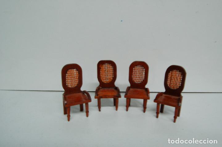 Casas de mu&ntilde;ecas: Muebles para casa de mu&ntilde;ecas: Cuatro sillas ref. 2 - Foto 1