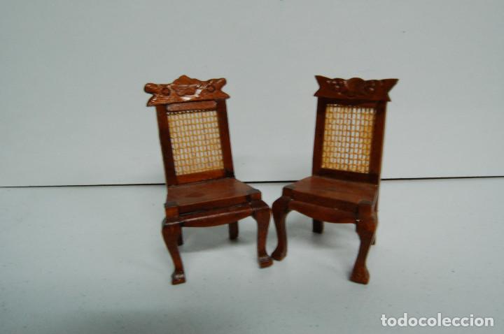Casas de mu&ntilde;ecas: Muebles para casa de mu&ntilde;ecas: Dos sillas ref. 1 - Foto 1