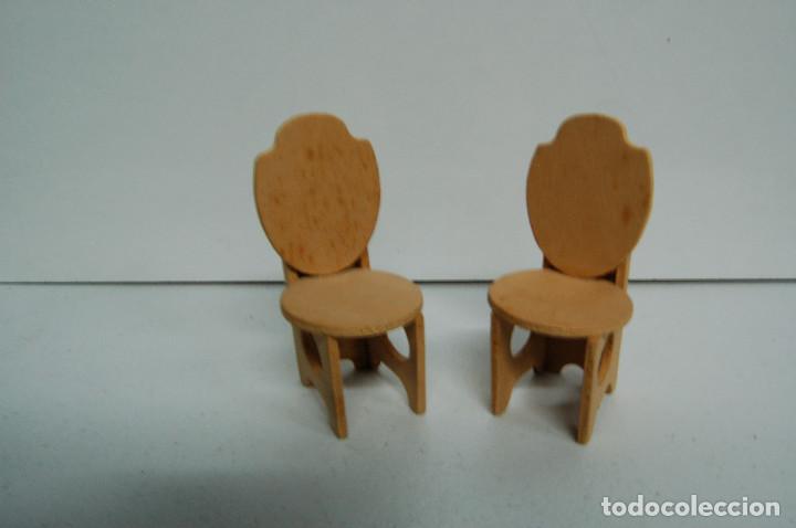 Casas de mu&ntilde;ecas: Muebles para casa de mu&ntilde;ecas: Dos sillas ref. 3 - Foto 1