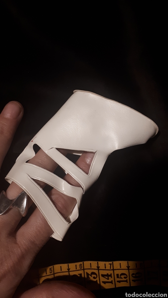 Casas de mu&ntilde;ecas: Par de botas blancas tiras Nancy - Foto 6