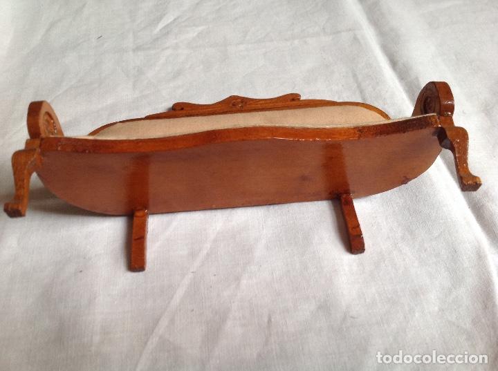 Casas de mu&ntilde;ecas: Canap&eacute; de madera - Foto 2