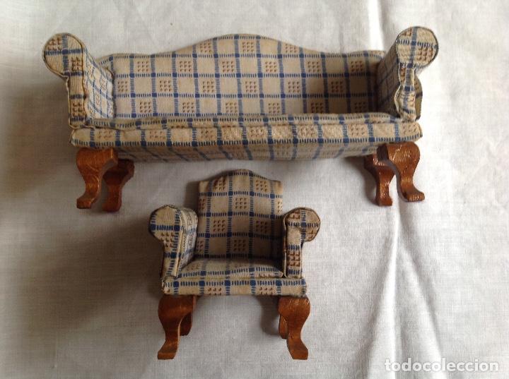 Casas de mu&ntilde;ecas: Sof&aacute; y sill&oacute;n de madera, tapizado. A&ntilde;os 60. - Foto 2