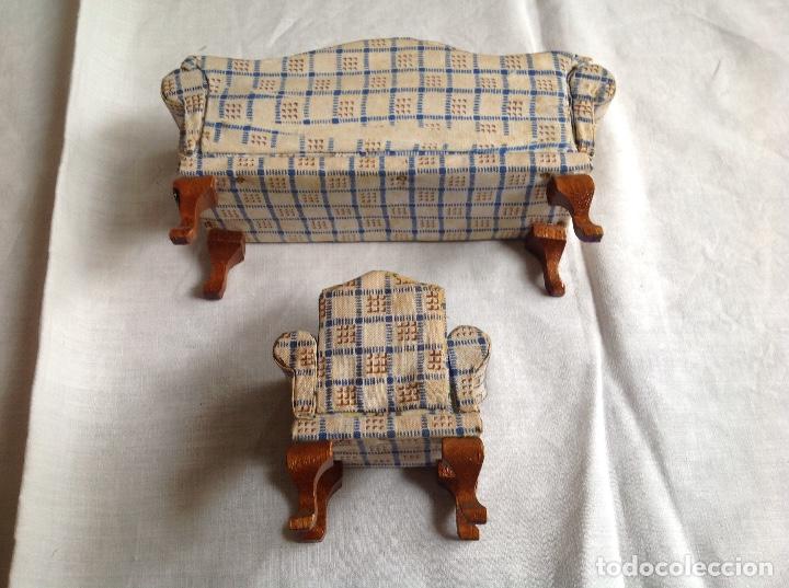 Casas de mu&ntilde;ecas: Sof&aacute; y sill&oacute;n de madera, tapizado. A&ntilde;os 60. - Foto 4