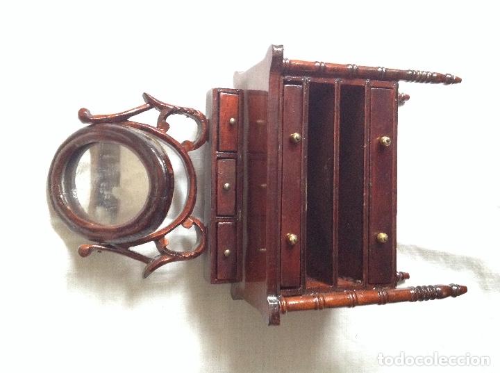 Casas de mu&ntilde;ecas: Tocador de madera con espejo. - Foto 3