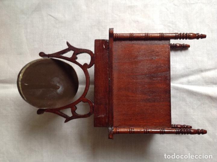 Casas de mu&ntilde;ecas: Tocador de madera con espejo. - Foto 4