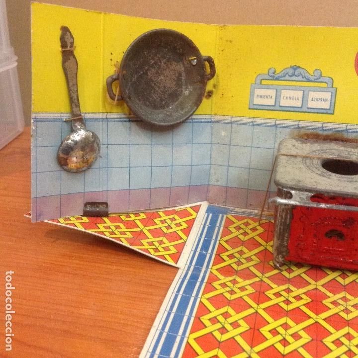 Casas de mu&ntilde;ecas: Cocina y complementos en su caja abatible - Foto 3