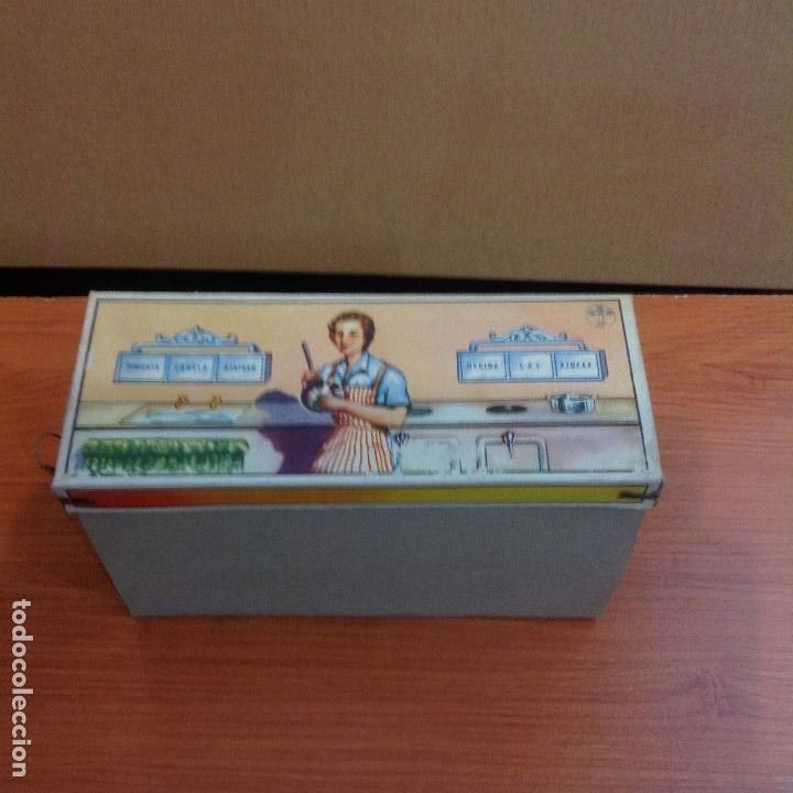 Casas de mu&ntilde;ecas: Cocina y complementos en su caja abatible - Foto 5