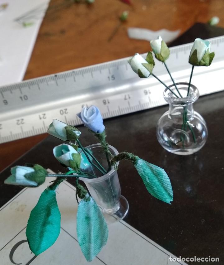 Casas de mu&ntilde;ecas: Jarr&oacute;n con flores escala 1:12 - Foto 1