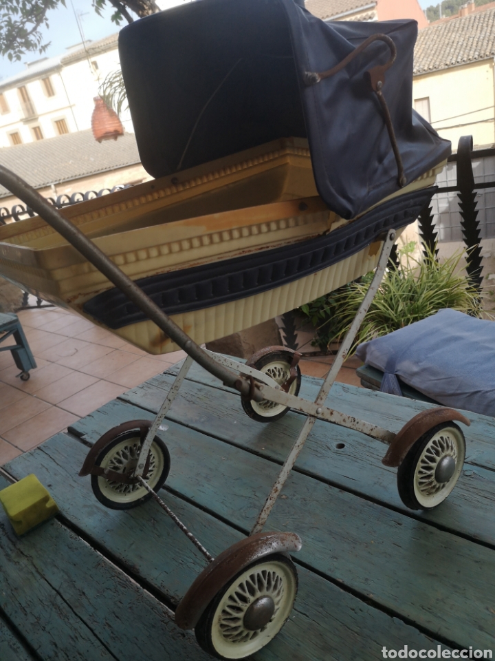 Casas de mu&ntilde;ecas: Cochecito de pasear mu&ntilde;ecas a&ntilde;os 60-70 - Foto 4
