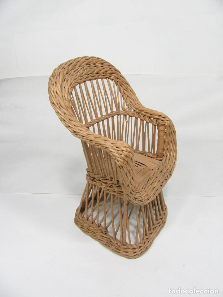 Casas de mu&ntilde;ecas: Sill&oacute;n antiguo en mimbre para mu&ntilde;eca. - Foto 2