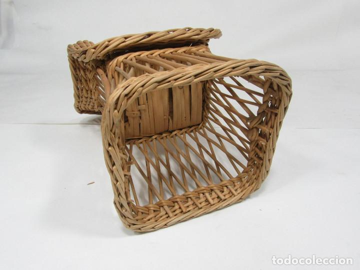 Casas de mu&ntilde;ecas: Sill&oacute;n antiguo en mimbre para mu&ntilde;eca. - Foto 4
